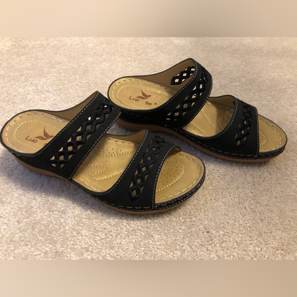 Casual Comfort Sandals - Picture 2 of 3